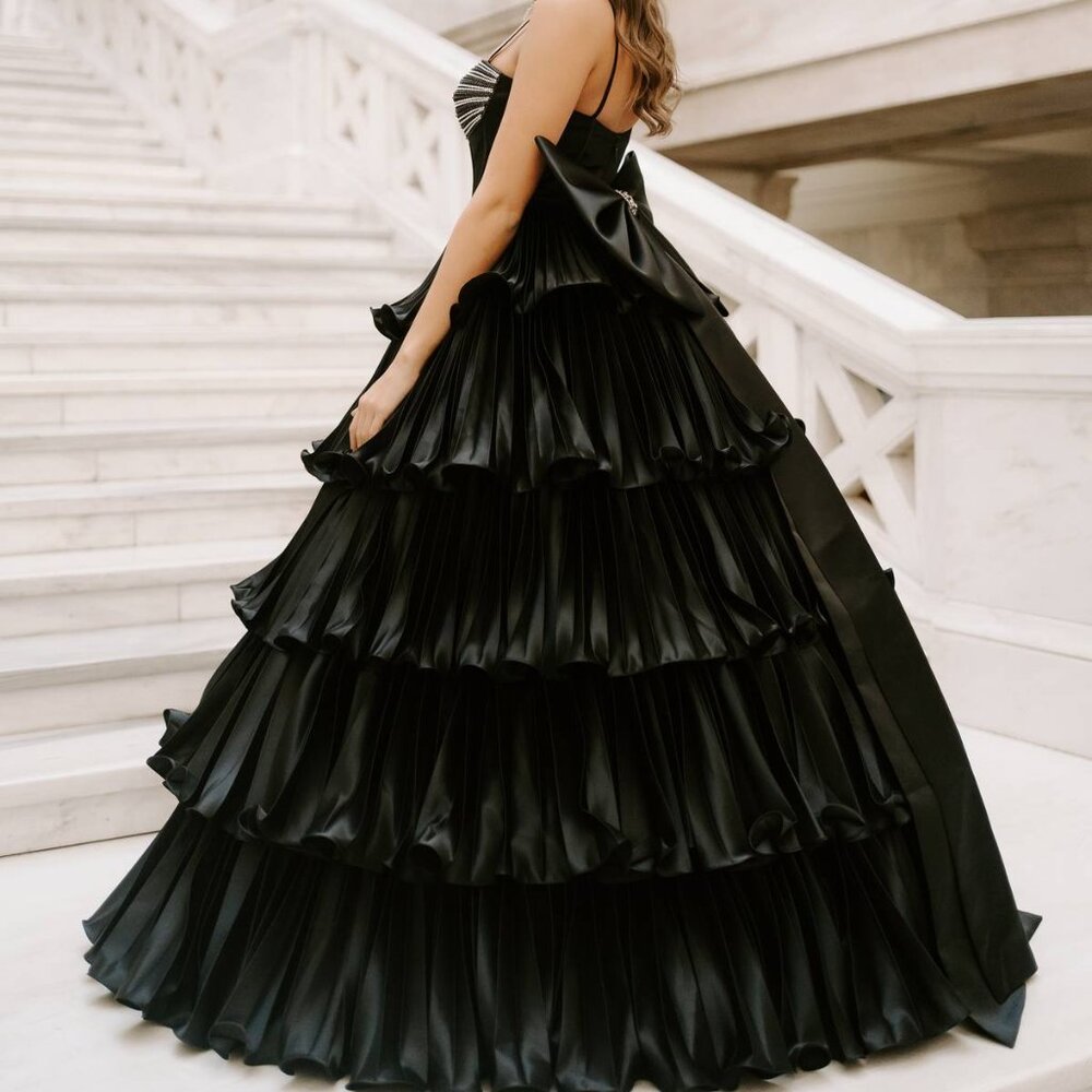 Portia and Scarlett Black Tiered Ball Gown - Size 4 - Picture 7 of 7